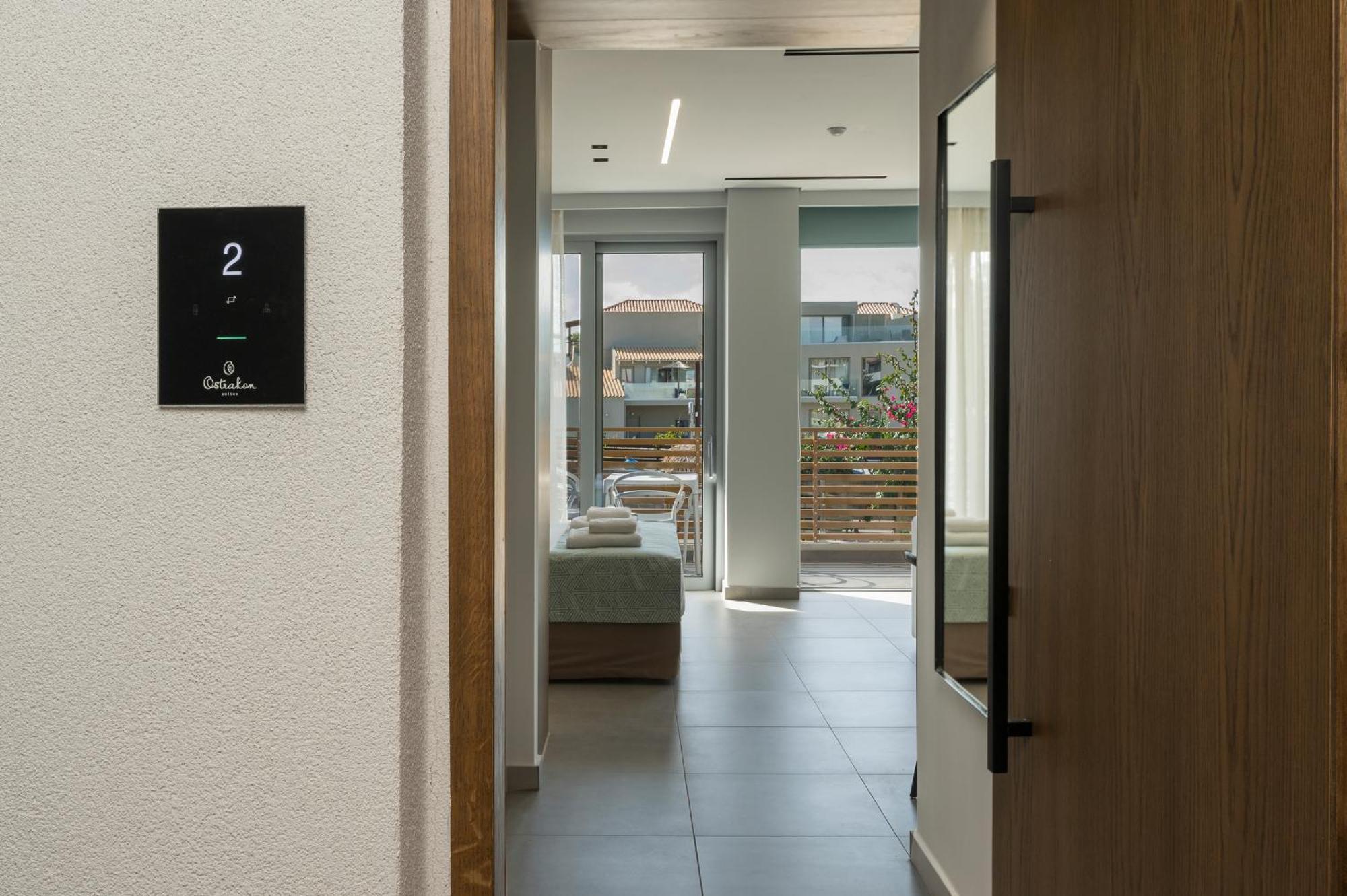 Ostrakon Suites Agia Marina エクステリア 写真
