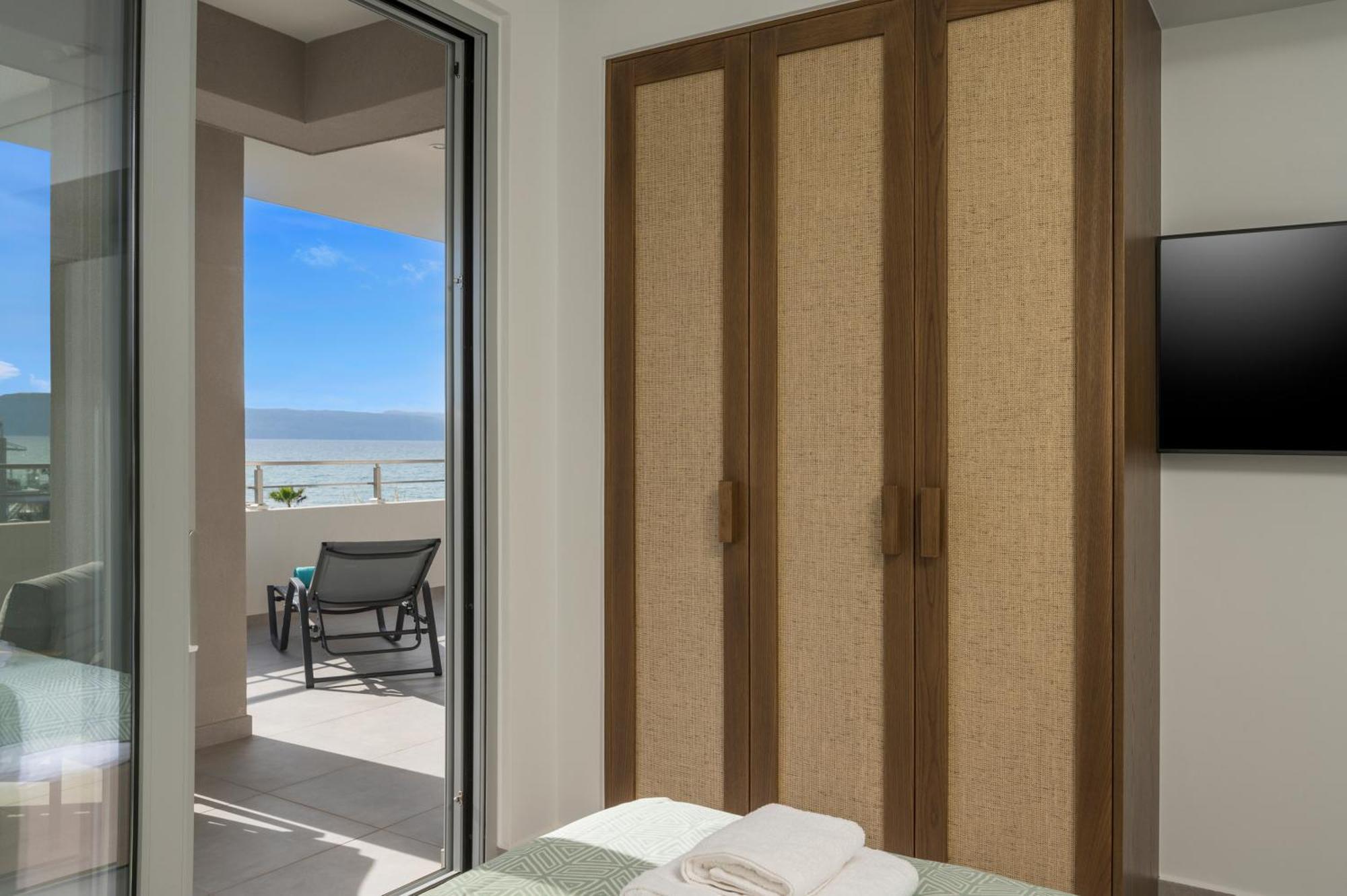 Ostrakon Suites Agia Marina エクステリア 写真